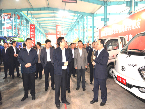市新旧动能转换重大项目推进会杏彩体育集团科普教育基地进行观摩
